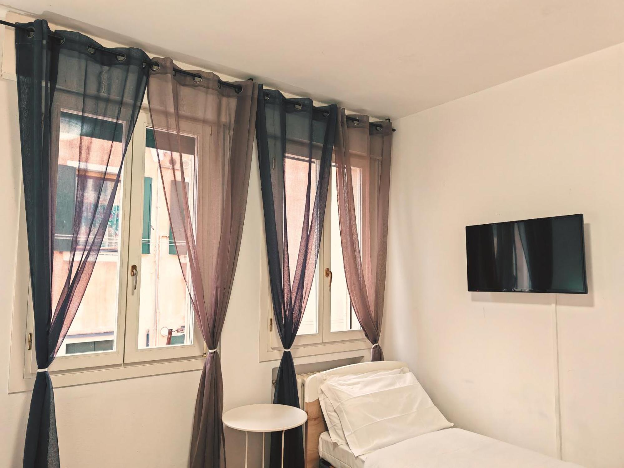 Goldmine Guest House 1 베니스 객실 사진